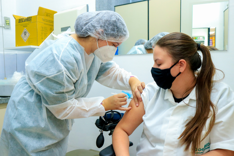 Tibagi recebe o 7º lote de vacinas para o enfrentamento a Covid-19 e inicia vacinação dos profissionais de saúde da rede privada.
