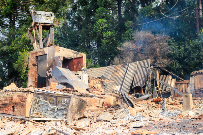 Assistência Social de Tibagi atende família que perdeu casa em incêndio
