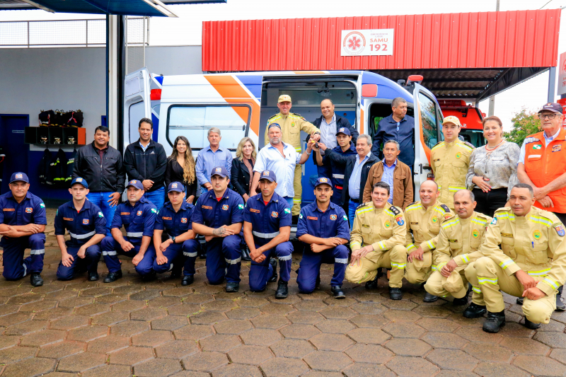 Prefeitura de Tibagi entrega nova ambulância para a Defesa Civil