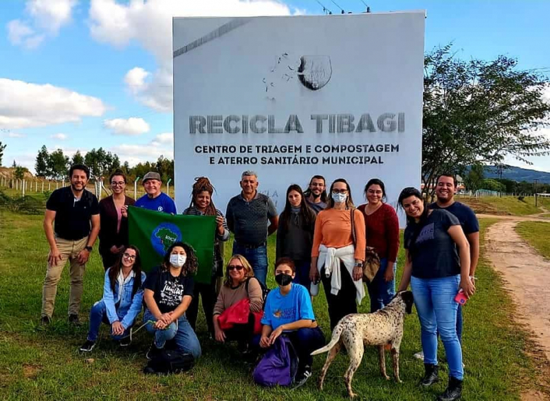 Tibagi recebe visita da Prefeitura de Rio Branco do Sul para conhecer gestão de resíduos sólidos do município