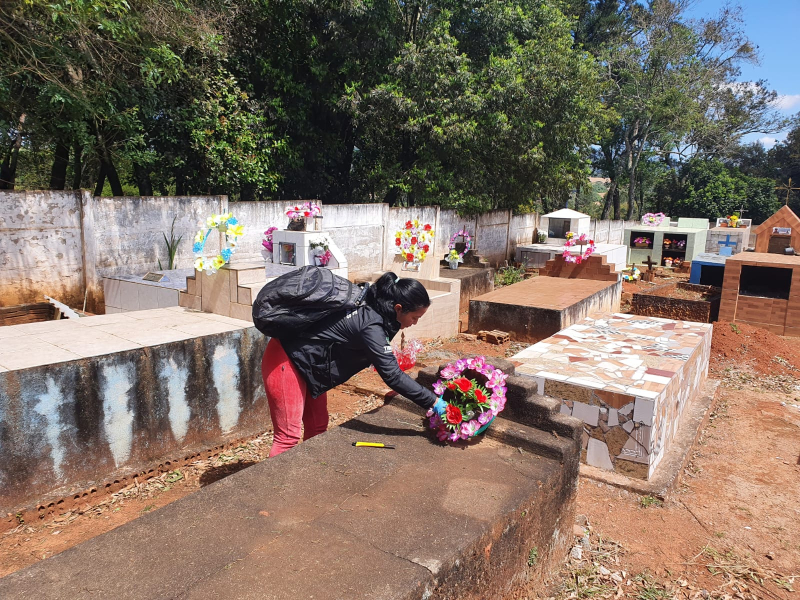 Saúde de Tibagi realiza ação de combate à dengue nos cemitérios dos distritos