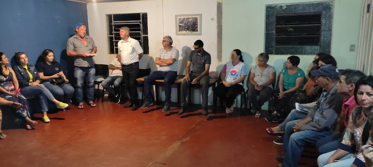Prefeito de Tibagi participa de reunião com moradores do bairro Nequinho