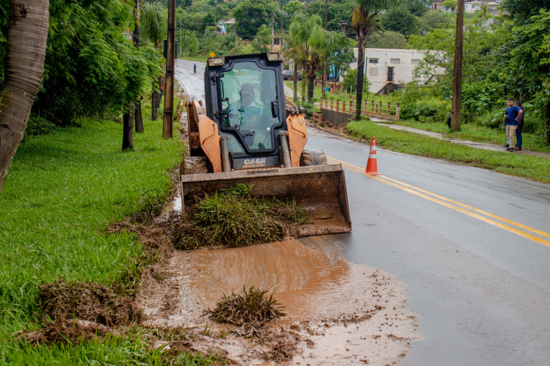 A prefeitura de Tibagi começa os trabalhos de reparos dos danos causados pela chuva.