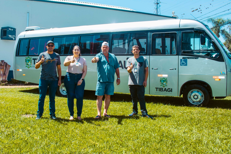 Saúde de Tibagi adquire novo ônibus para transporte de pacientes