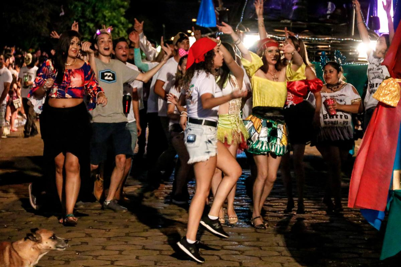 Alegria, tradição e premiação agitam os blocos para o desfile do Corso de Tibagi